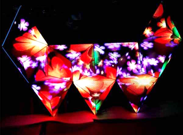 จอแสดงผล LED สีเต็มรูปแบบที่มีการบิดเบือนของสีหลังจากน้ำเข้าในช่วงฝนตกยังสามารถซ่อมแซมได้หรือไม่?